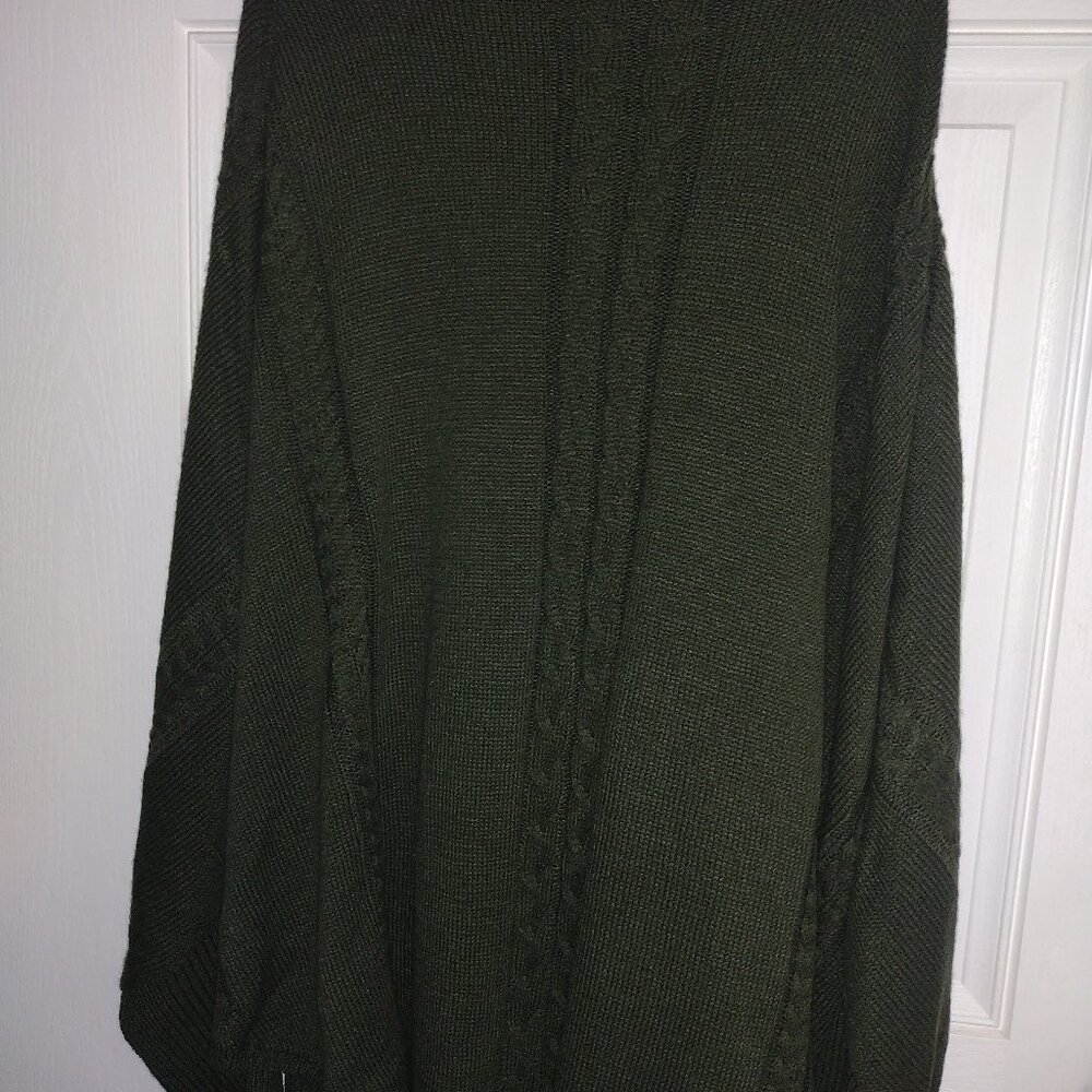 SHEIN CABLEKNIT CAPE/SWEATER